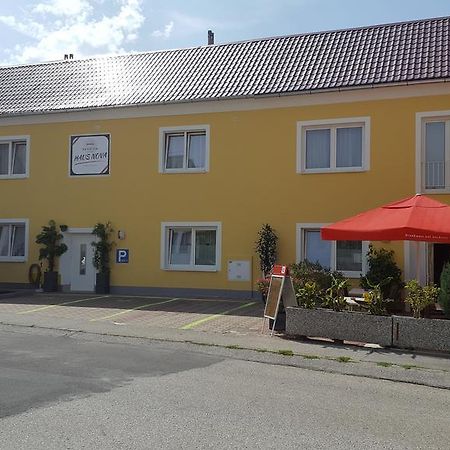 Pension Haus Nova Wiener Neustadt Esterno foto