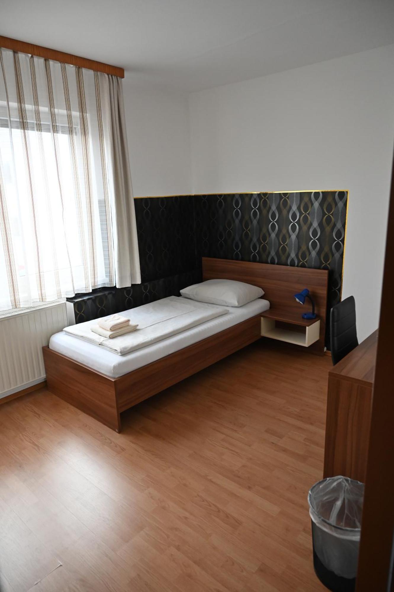 Pension Haus Nova Wiener Neustadt Esterno foto