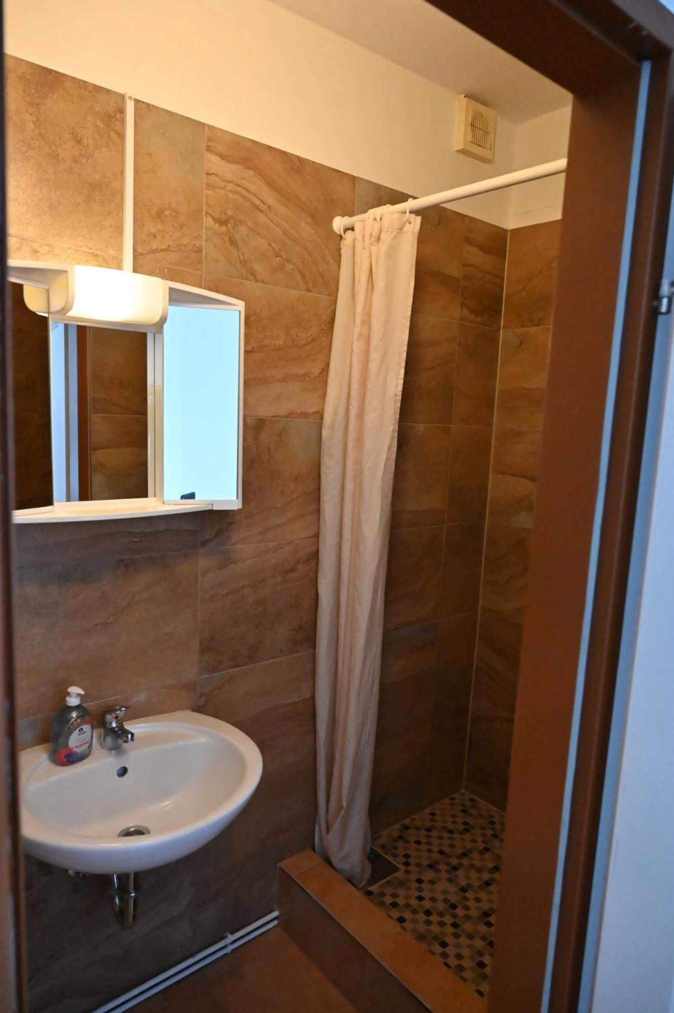 Pension Haus Nova Wiener Neustadt Esterno foto