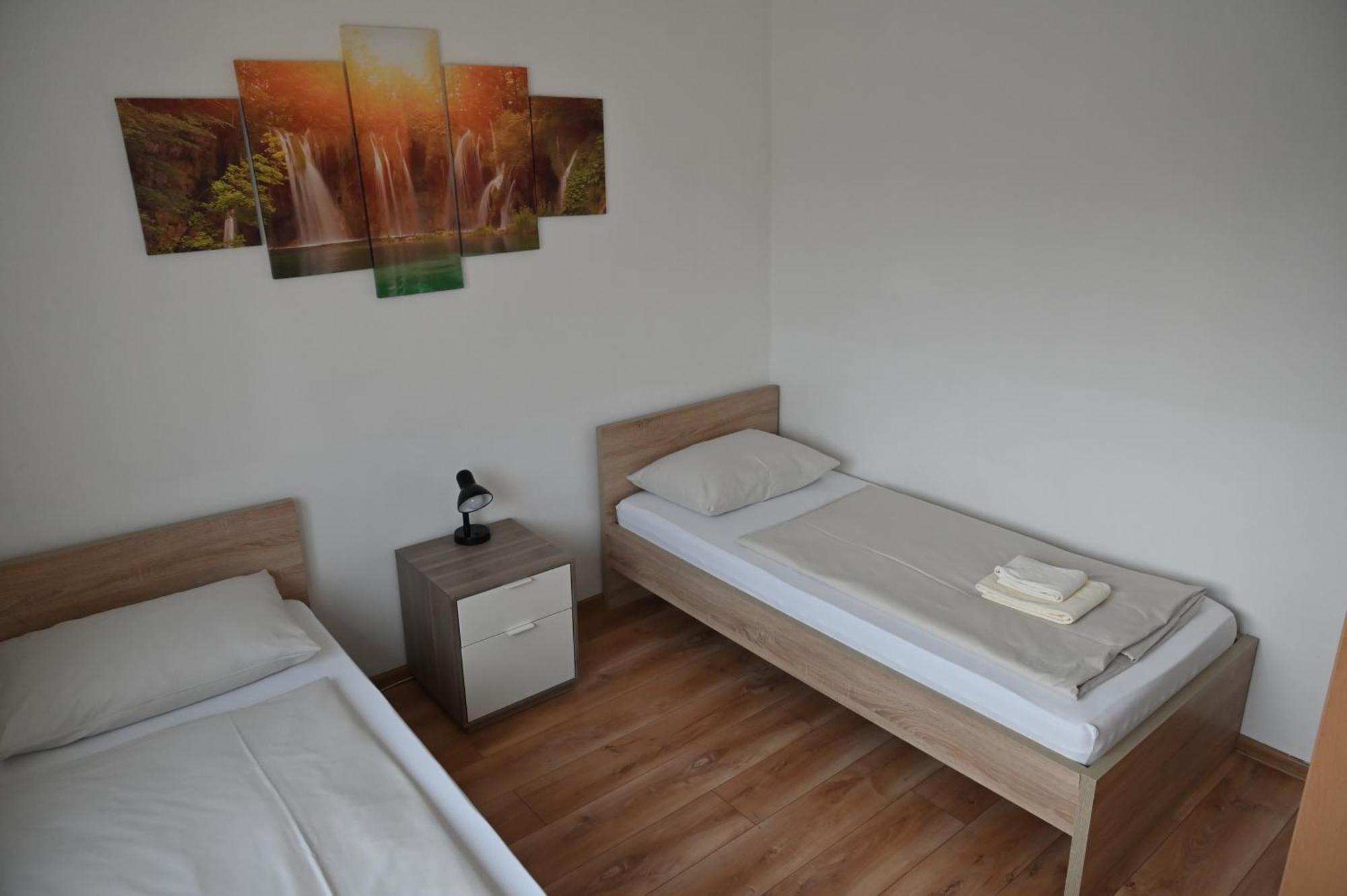 Pension Haus Nova Wiener Neustadt Esterno foto