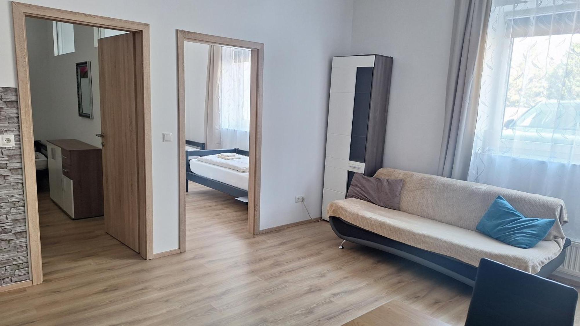 Pension Haus Nova Wiener Neustadt Esterno foto
